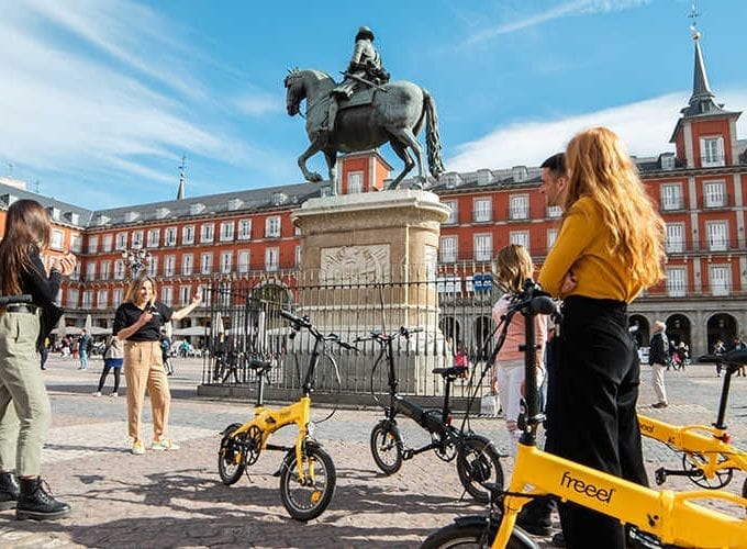 Tour en bicicleta eléctrica de 360º: ciudad y parques