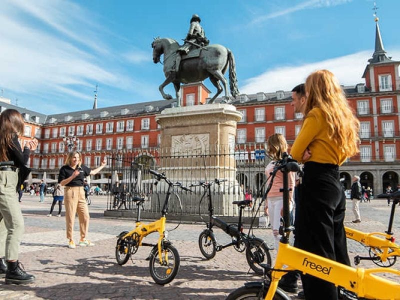 Tour en bicicleta eléctrica de 360º: ciudad y parques