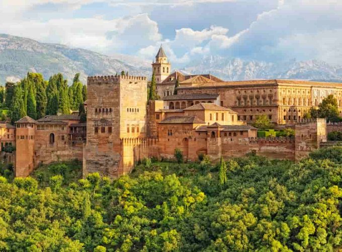 Guided tour of the Alhambra with tickets included