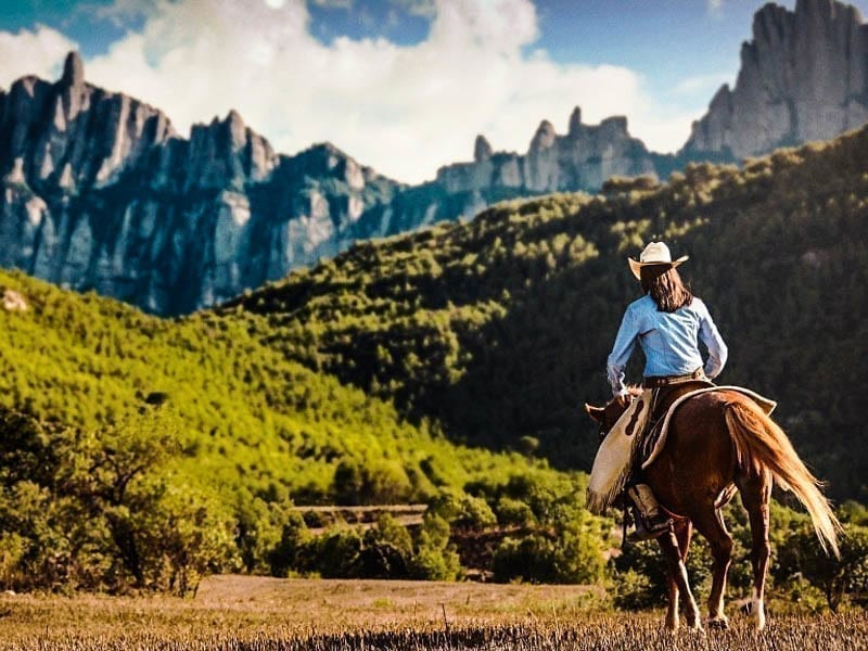 Montserrat: visita al monasterio y paseos a caballo