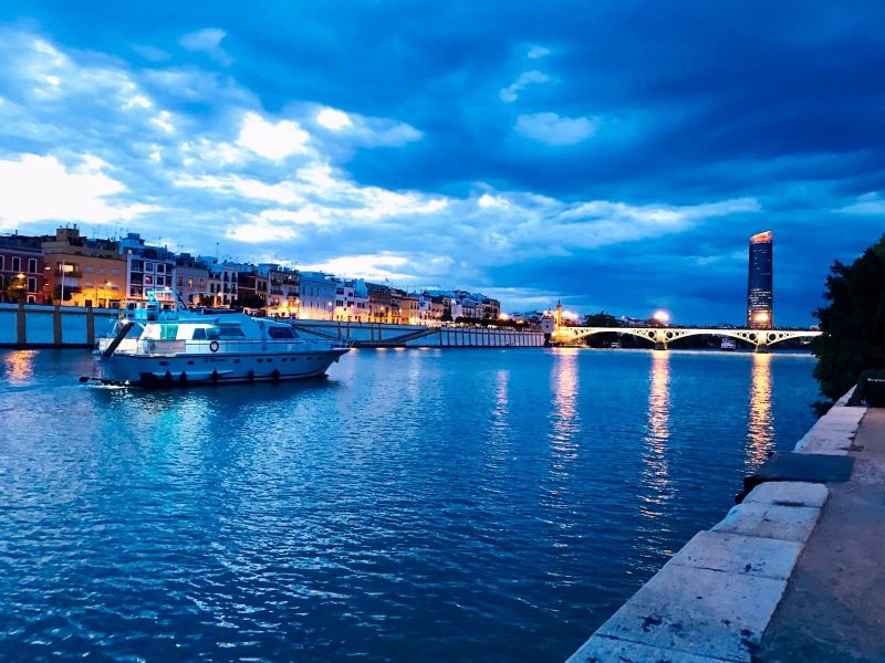 Exclusive yacht ride on the Guadalquivir