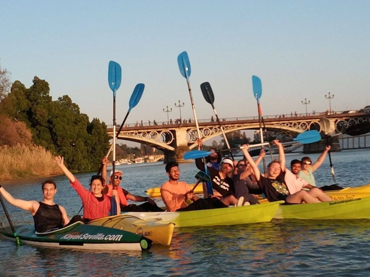 Kayak en Sevilla durante el día
