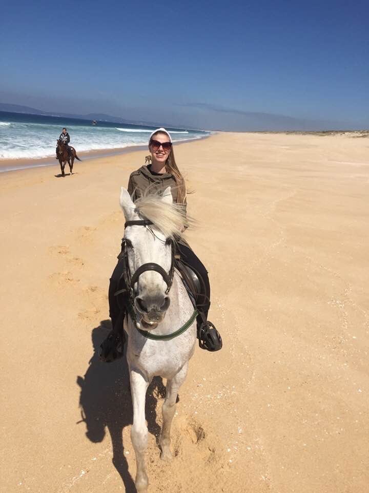 Paseo a caballo en la playa de la región de Lisboa