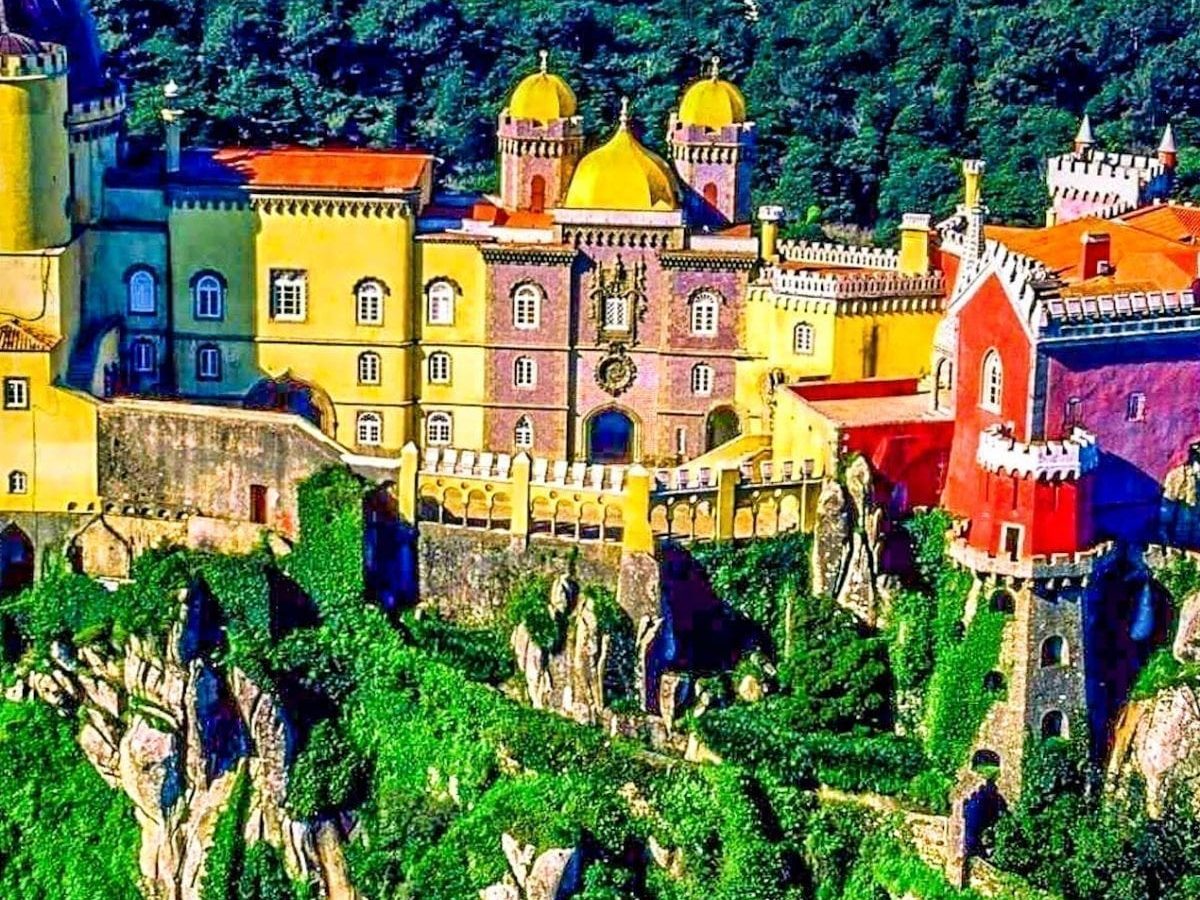 Full Day Guided Tour to Sintra and Cascais
