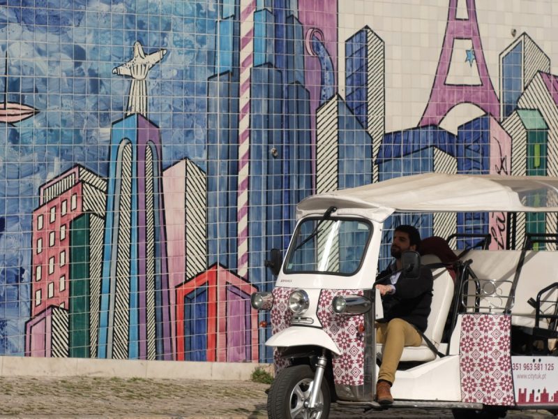 Tour en tuk tuk de arte callejero de Lisboa