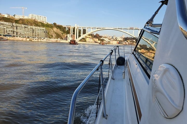Private Yacht Cruise: Porto – Curva da Lomba – Porto